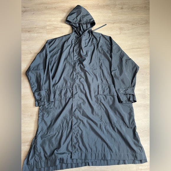 UNIQLO Packable Long Coat Pocketable Windbreaker Rain Coat Jackets Hooded SZ S - Picture 1 of 6